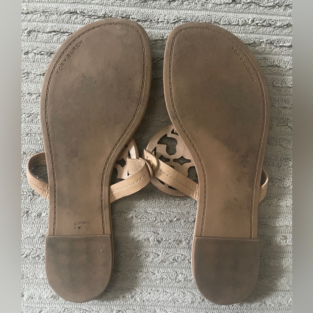 Tory Burch Tan Leather Sandals with Logo Medallion 👡 - Picture 4 of 4